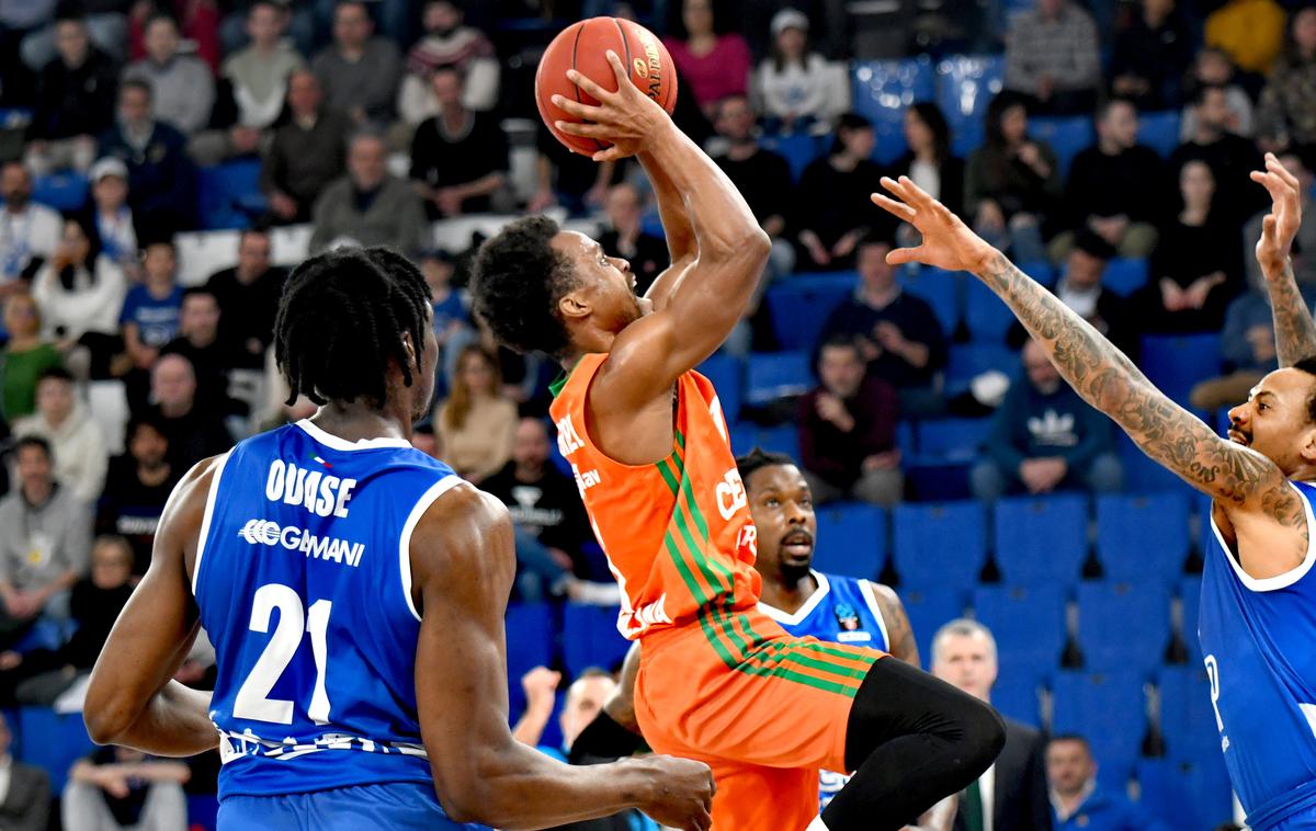 Brescia : Cedevita Olimpija | Cedevita Olimpija je na gostovanju pri Brescii tesno izgubila. | Foto KK Cedevita Olimpija/Igor Jagić