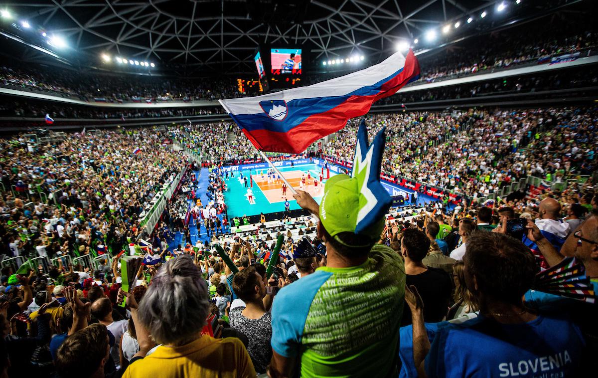 Eurovolley 2019 Stožice | Srebrna slovenska odbojkarska reprezentanca na EuroVolleyju leta 2021 takšne podpore navijačev, kot jo je imela letos v Stožicah, zagotovo ne bo imela, a če bo igrala na Češkem ali Poljskem jo bo s tribun bodrili veliko več ljudi, kot če bo nastopala na daljnem severu Evrope. | Foto Grega Valančič/Sportida