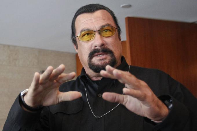 Ameriško-rusko-srbski državljan in igralec akcijskih filmov Steven Seagal je sodeloval pri predstavitvi kampanje Ruske pravoslavne cerkve za pridobitev novih mladih vernikov. | Foto: Reuters