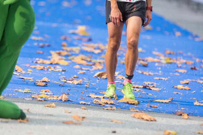 Na betonskih podlagah maratona bi trpeli sklepi in gležnji nogometašev. | Foto: Sportida