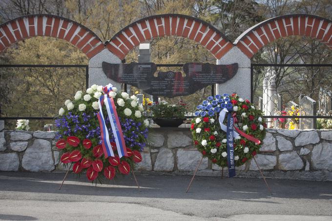 Slovesnost ob 72. obletnici strmoglavljenja ameriškega bombnika B-17 | Foto: Bojan Puhek