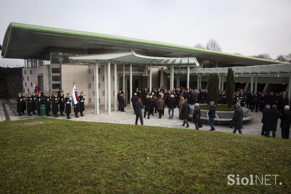 Pogreb slovenskega politika, pravnika in gospodarstvenika Janeza Zemljariča z vojaškimi častmi.