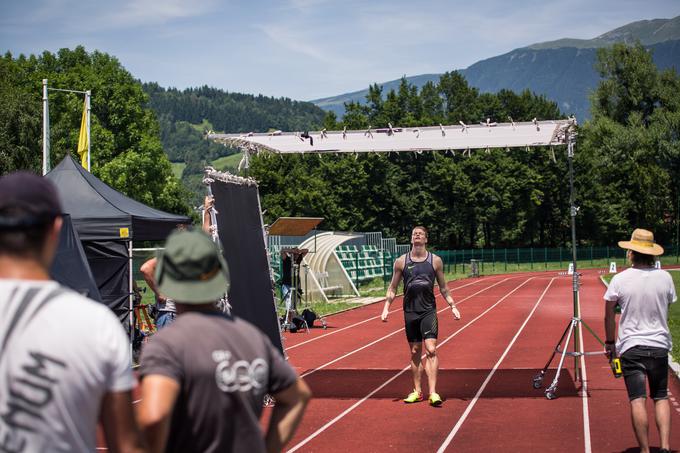 Tatu olimpijskih krogov na levi roki Luka spominja na nastop na olimpijskih igrah. | Foto: 