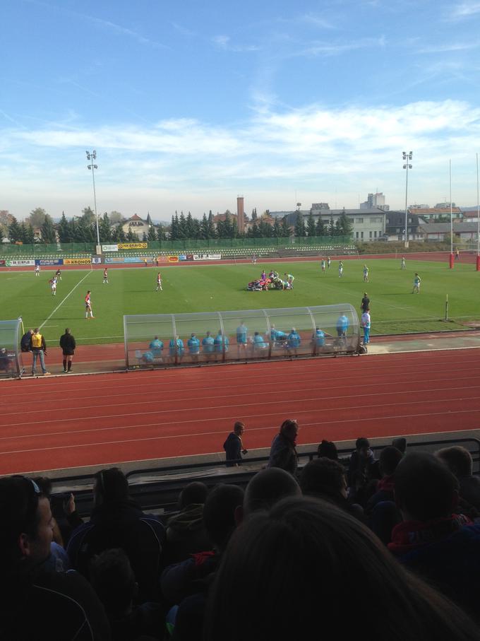 Pierre je velik športni navdušenec. V Sloveniji si je že ogledal številne športne prireditve, med drugim tekmo v ragbiju med Slovenijo in Srbijo za Bežigradom. Foto: osebni arhiv | Foto: 