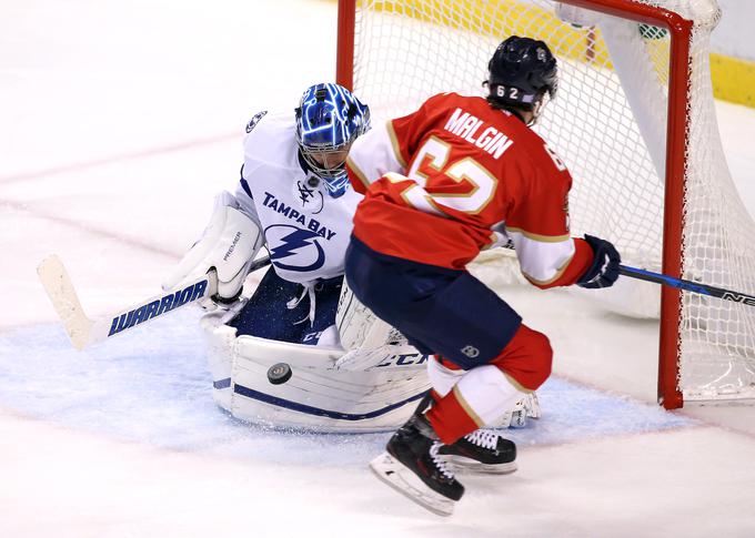 Švicarji večinoma stavijo na hokejiste iz domače lige. Iz lige NHL prihaja le mladi 20-letni Denis Malgin, sin Alberta Malgina, ki je nekoč drsal v dresu Jesenic. | Foto: Reuters