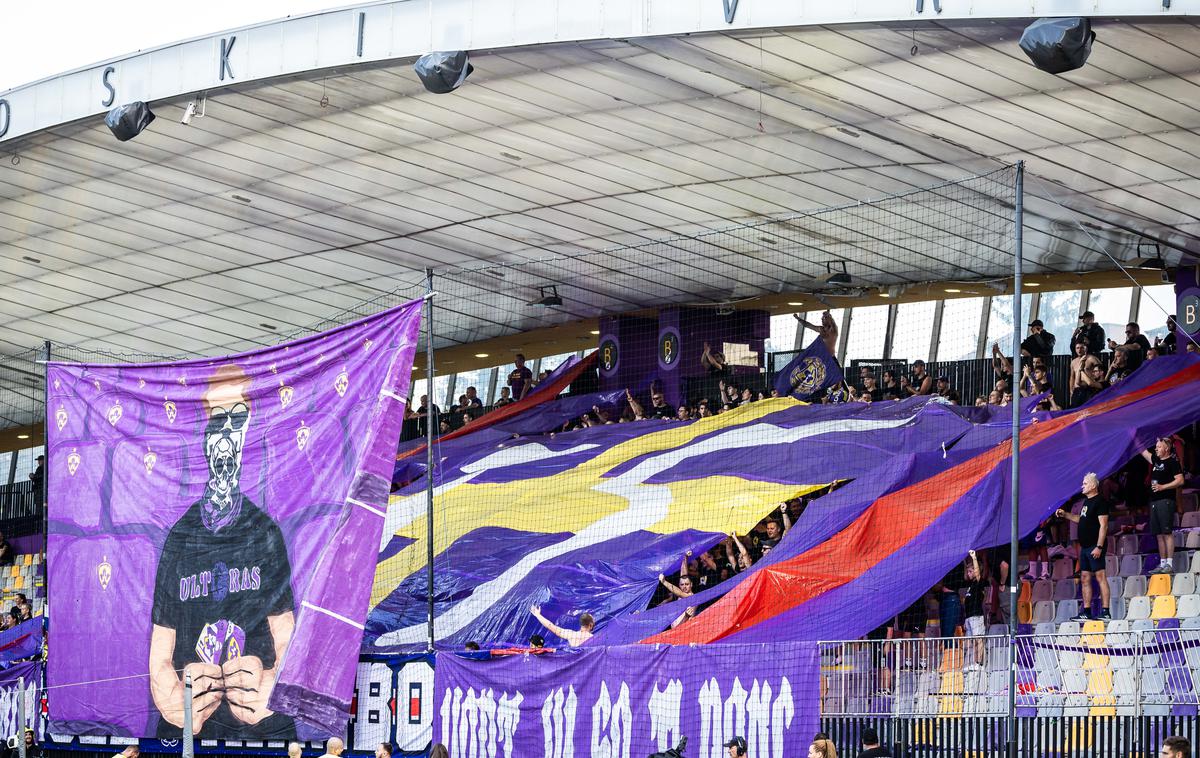 NK Maribor : NK Olimpija 1. SNL Viole | Mariborske viole so si privoščile žaljivo skandiranje. | Foto Jure Banfi/alesfevzer.com