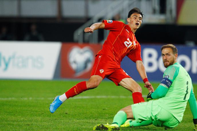 Severna Makedonija - Slovenija: Eljif Elmas vs Jan Oblak | Eljif Elmas je v Skopju dvakrat premagal slovenskega vratarja Jana Oblaka. | Foto Reuters