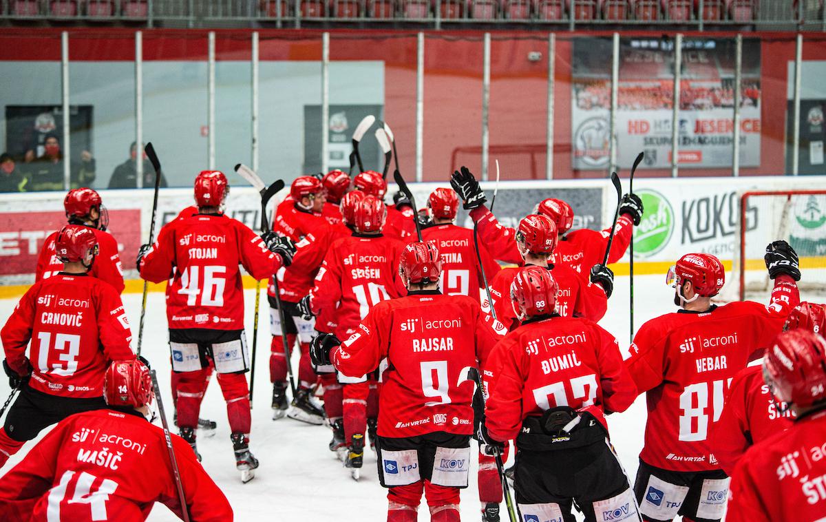 HDD Jesenice HK Olimpija | Jeseničani so v domači Podmežakli na prvi polfinalni tekmi državnega prvenstva s 5 : 0 premagali oslabljeni HK Triglav Kranj.  | Foto Peter Podobnik/Sportida