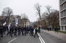 Na stotine glasnih policistov s piščalkami: Lopovi, lopovi! (foto in video)