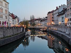 posneto s Huawei P30 Pro, Ljubljana, nočne, modra ura