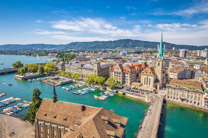 Zürich | Komercialno omrežje 5G švicarskega operaterja Swisscom že ob zagonu deluje v 54 mestih, med katerimi je tudi Zürich (na fotografiji). | Foto Getty Images