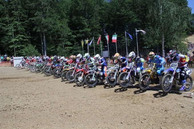 Ob praznovanju 50. obletnice motokrosa prireditelja dirke v Mačkovcih, AMD Štefan Kovač, je večtisočglava množica uživala v prazniku atraktivnega dirkanja. | Foto: 