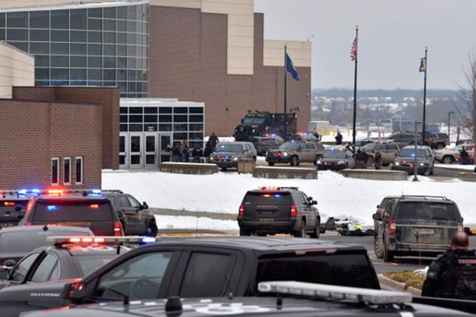 Streljanje šola Michigan 30112021 | V ZDA je bilo letos že 31 množičnih strelskih napadov, v katerih je bilo uporabljenih 28 kosov strelnega orožja. | Foto posnetek zaslona/Twitter