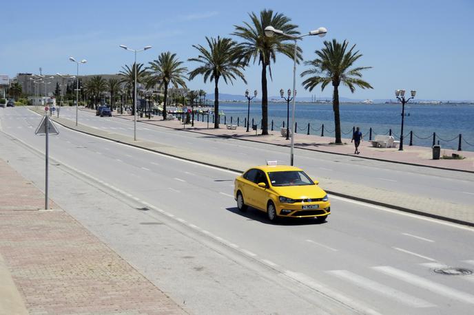 Tunis | Gospodarske posledice pandemije bolezni covid-19 so zelo udarile magrebske države, najbolj Tunizijo. Ta je zelo odvisna od turizma, panoge, ki je zelo izpostavljena pandemiji. Na fotografiji je glavno mesto Tunis. | Foto Guliverimage