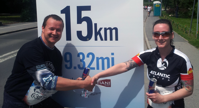 Tešky se redno udeležuje globalnega teka s humanitarno noto Wings For Life World Run. Računa, da se bo letos lahko fotografiral ob tabli, ki označuje 30 kilometrov. Tek se za tekače namreč konča v trenutku, ko jih prehiti zasledovalno vozilo. | Foto: Osebni arhiv