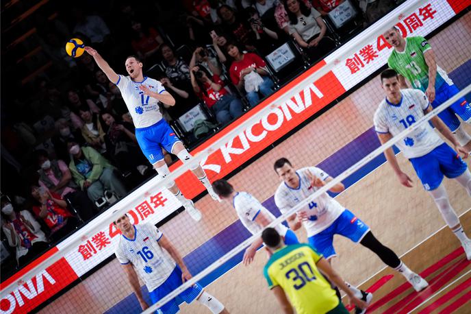 slovenska odbojkarska reprezentanca : Brazilija, Tine Urnaut | Slovenci so po hudem boju in skoraj dveh urah in pol igre s 3:2 premagali Brazilce. | Foto VolleyballWorld