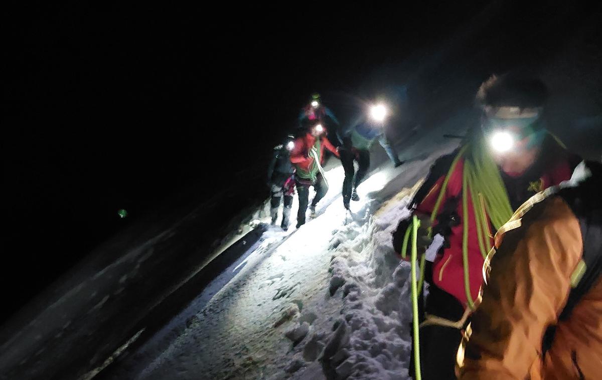 Reševanje v gorah | "Vsi so bili tujci, še študentje. Premraženi," je zapisal gorski reševalec.  | Foto Gorska reševalna služba