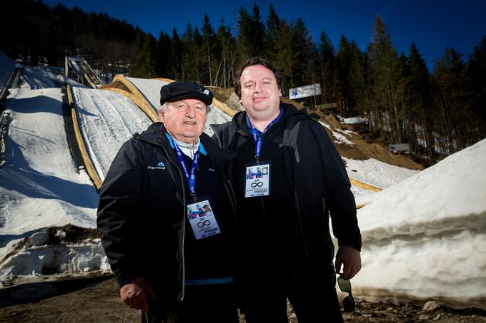 Znanje je prenesel tudi na sina Sebastjana, ki prav tako bedi nad gradnjo skakalnic, letalnic. | Foto: Vid Ponikvar