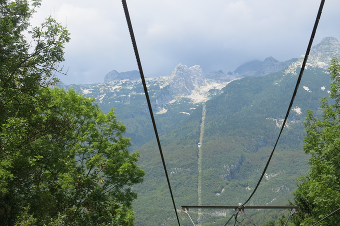 Gondolo so pognali že septembra letos. Do sredine oktobra je začasni upravljavec, družba Kaskader, do restavracije Prestreljnik prepeljal skoraj dva tisoč pohodnikov.
 | Foto: STA ,