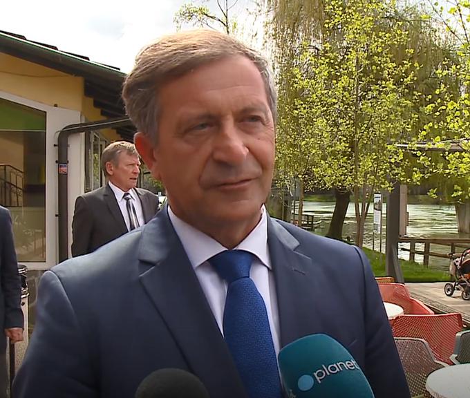 "Zelo sem zadovoljen, da je ruski veleposlanik menil, da ima stranka, ki jo vodim, dober gospodarski program," pravi zunanji minister in predsednik DeSUS Karl Erjavec. | Foto: Planet TV