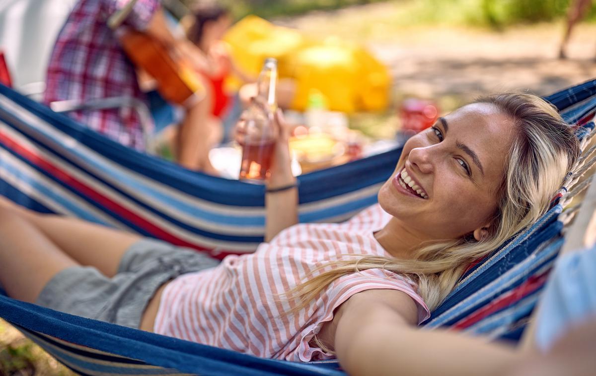 ženska, dekle, viseča mreža, poletje | Foto Shutterstock