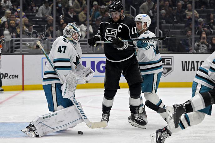 Anže Kopitar | Anže KLopitar in Kralji so se decembra lani namučili s San Josejem, na domačem ledu so ga rpemagali šele v podaljšku. | Foto Reuters