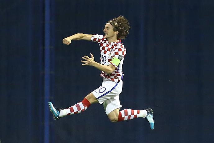 Luka Modrić | Luka Modrić je nekoliko presenetljivo prejel največ glasov obiskovalcev spletne strani krovne evropske nogometne organizacije. | Foto Reuters