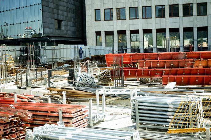 Hotel Atower, Bavarski dvor | Nova inšpekcijska odločba je bila izdana dan za tem, ko smo razkrili, da Zlatarna Celje vse od julija do septembra ni upoštevala odredbe inšpekcije o ustavitvi gradnje. | Foto Ana Kovač