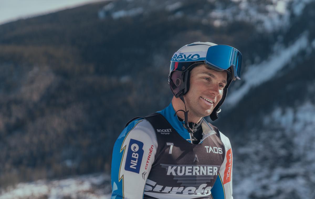 MIha Kuerner World Pro Ski Tour | V rubriki Druga kariera tokrat gostimo nekdanjega smučarja Miho Kürnerja, ki tudi v drugi karieri nadaljujejo svojo smučarsko zgodbo, s to razliko, da je danes 'oborožen' s številnimi spoznanji, ki bi jih želel imeti že prej.   | Foto Bkly photo