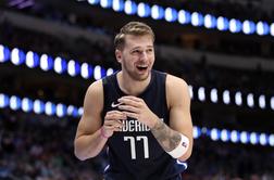 Dončić, ki že podira rekorde, z noro trojko Dallas popeljal do zmage