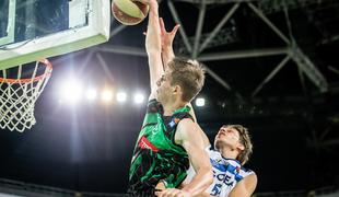 Olimpija po visoki zmagi ostaja v boju za obstanek