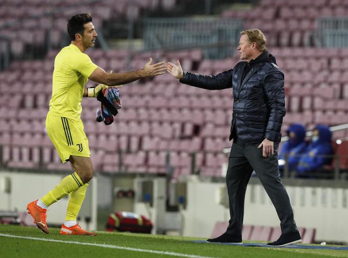 Ronald Koeman je čestital neuničljivemu veteranu Gianluigiju Buffonu, ki je ohranil mrežo nedotaknjeno. Kmalu bo dopolnil že 43 let! | Foto: Reuters