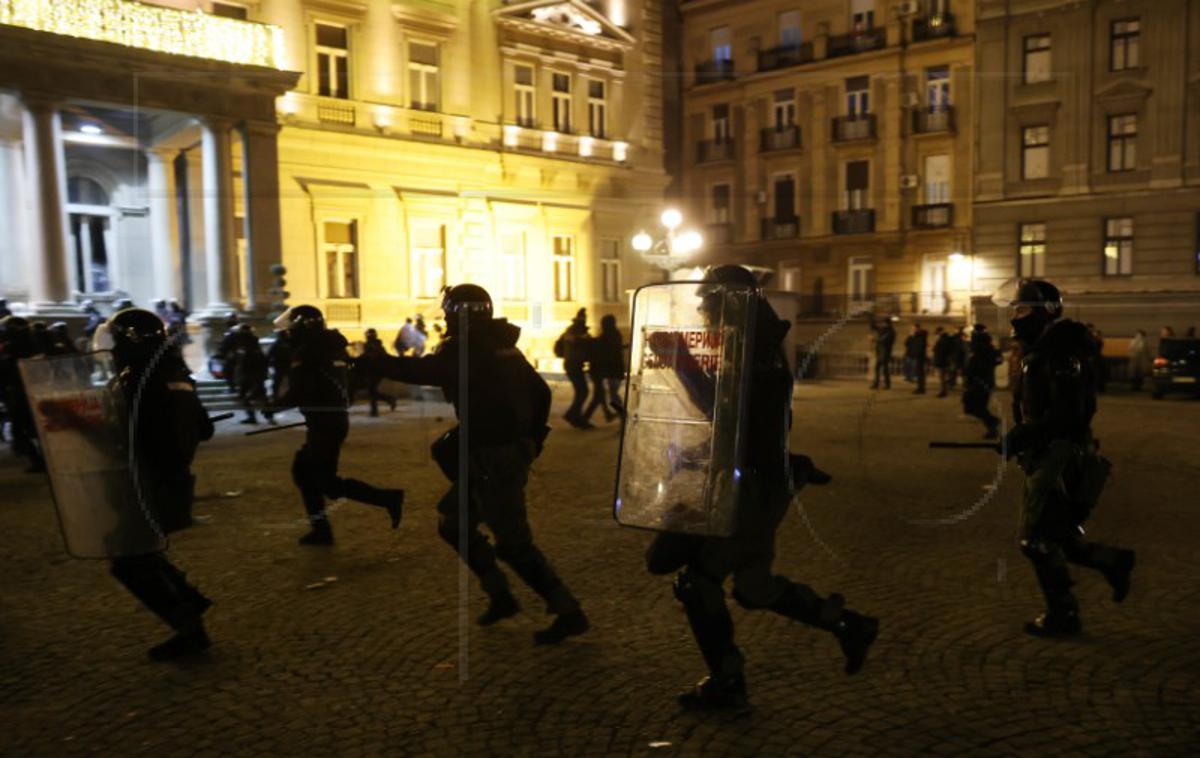 protest, Beograd, 25. 12. 23 | Po navedbah predstavnikov študentov bodo ti pred poslopjem ministrstva, če ne bo nihče uslišal njihovih zahtev, ostali najmanj do 18. ure, poroča srbska tiskovna agencija Tanjug. Takrat se bo po napovedih začel nov, že sedmi protest pred stavbo RIK. | Foto Hina/STA