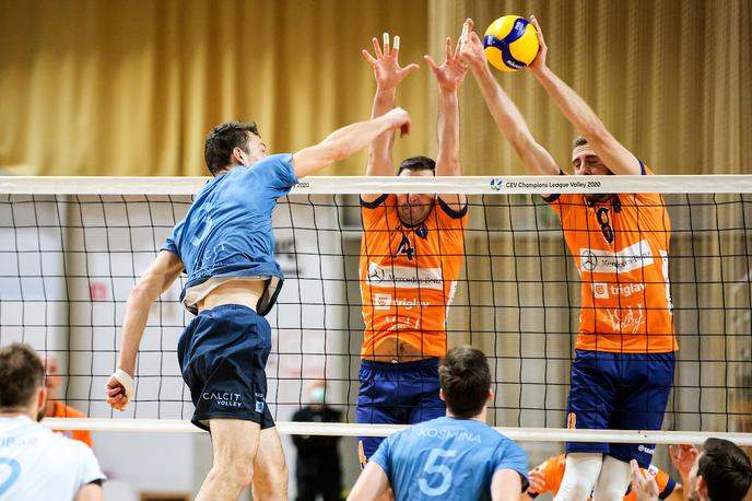 ACH Volley Calcit Volley | V sredo se začenja finale odbojkarskega prvenstva za moške. Favorizirani ACH Volley, ki v tej sezoni v domačem prvenstvu še ne pozna poraza, se bo za lovoriko pomeril s Calcitom. | Foto Matic Klanšek Velej/Sportida