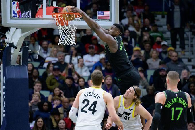 Zion Williamson je sodeloval pri rekordnem večeru New Orleansa z atraktivnimi zabijanji. | Foto: Reuters