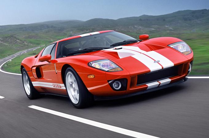 Ford GT iz leta 2005, ki je nastal na osnovi študije ford GT40. Tudi njegov današnji naslednik riše neposredne vezi z modelom GT40, znamenitim športnim avtomobilom iz 60. let prejšnjega stoletja. | Foto: 