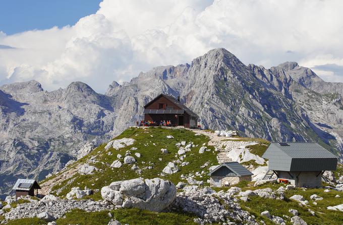 Za naj planinsko kočo v visokogorju ste v peti sezoni izbora za najljubšo planinsko postojanko na Siol.net izbrali Zasavsko kočo na Prehodavcih, ...  | Foto: Dan Briški