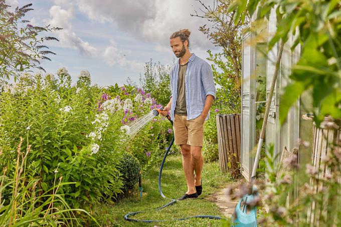 GARDENINA večnamenska pršilka Classic ponuja nežno pršenje za zalivanje rastlin na balkonu ali terasi. | Foto: Gardena