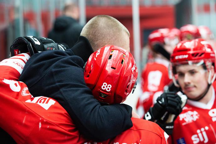 Jesenice - Olimpija | Trener Mitja Šivic bo tudi v prihodnji sezoni vodil mlajšo, energično ekipo, kot ji pravi. | Foto Peter Podobnik/Sportida