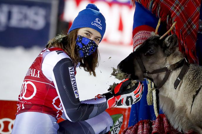 Petra Vlhova | Petra Vlhova je bila tudi v drugo najboljša v Leviju in postala simbolična lastnica štirinožca. | Foto Guliver/Getty Images