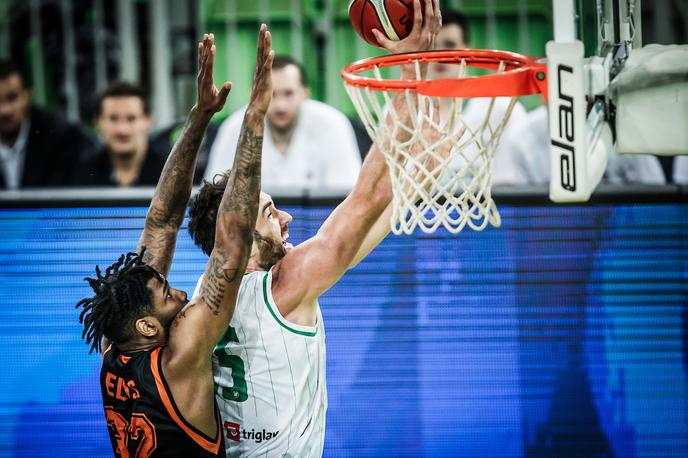 Mirza Begić Petrol Olimpija | Mirza Begić je ob porazu vknjižil dvojni dvojček. | Foto Vid Ponikvar/Sportida