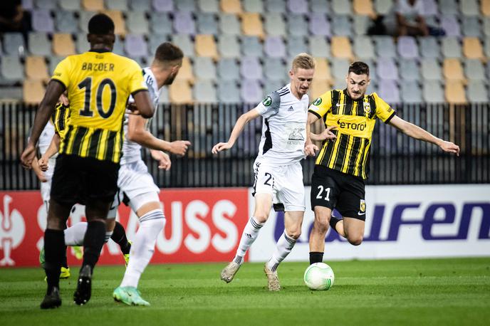 NK Mura : Vitesse, konferenčna liga | Žan Karničnik ostaja v Murski Soboti. | Foto Blaž Weindorfer/Sportida