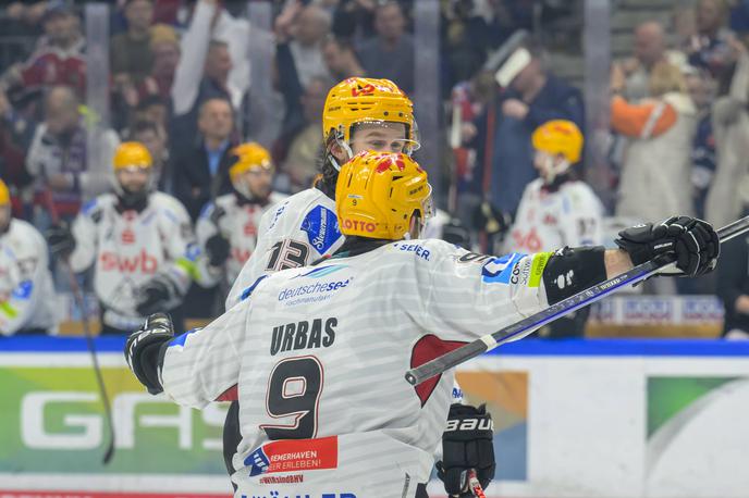 Žiga Jeglič, Jan Urbas, Fischtown Pinguins | Žiga Jeglič je zadel zmagoviti gol, Jan Urbas je bil podajalec. | Foto Guliverimage