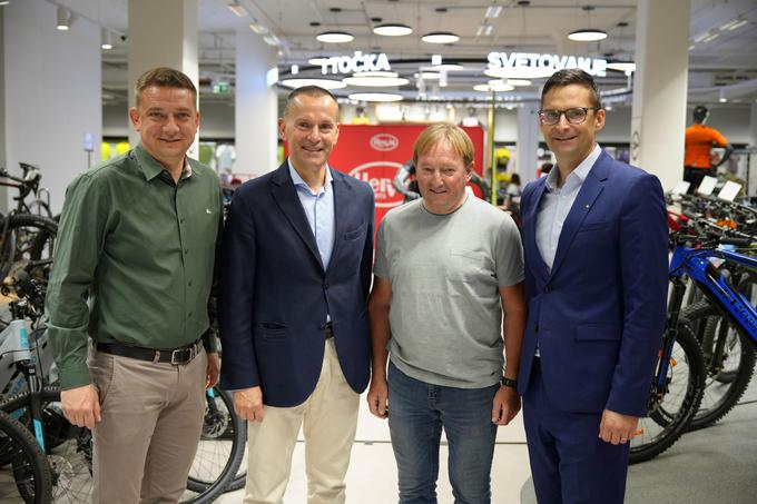 Toni Pugelj, Aleš Černe, Bojan Križaj in Andrej Ropret na slovesnem odprtju Hervisa v Cityparku. | Foto: ANDRAŽ BLAZNIK