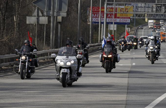 Nočni volkovi so tudi znani po svojih motorističnih turah iz Moskve proti Berlinu v spomin na dan zmage nad nacistično Nemčijo. Veliko pozornosti so s turo proti Berlinu vzbudili leta 2015, ko je bila 70. obletnica konca druge svetovne vojne. Na fotografiji: odhod Nočnih volkov iz Moskve aprila 2015. | Foto: Guliverimage/Vladimir Fedorenko