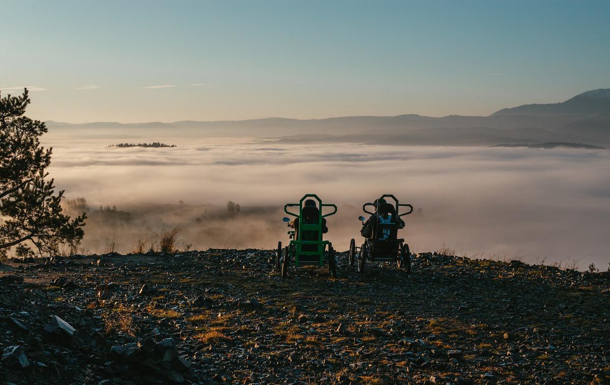 invalidi | Usoda, ki ju je priklenila na invalidski voziček, ni premagala njune volje, da vztrajata pri tem, kar počneta najraje. | Foto Huawei