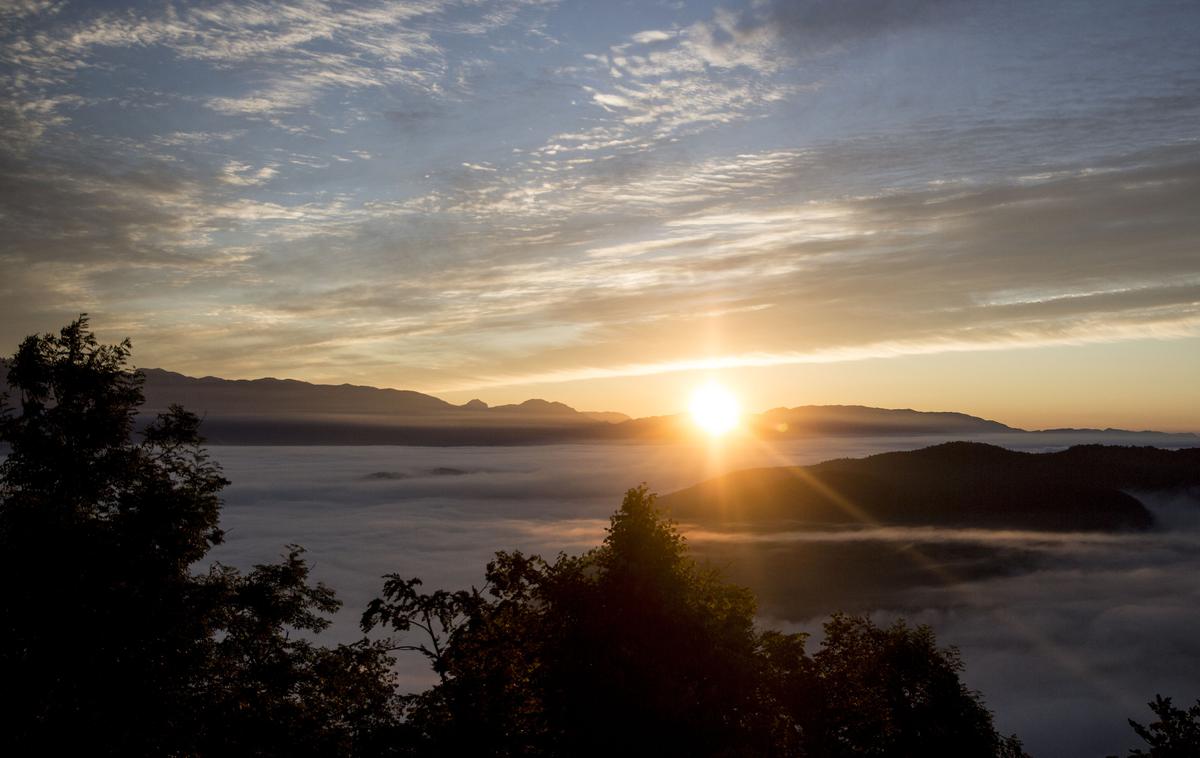 Šmarna gora, razgled | Visoke ravni so posledica povečanih izpustov in izrazitega temperaturnega obrata, ki zadržuje onesnažen zrak v nižinah. Fotografija je simbolična. | Foto Ana Kovač