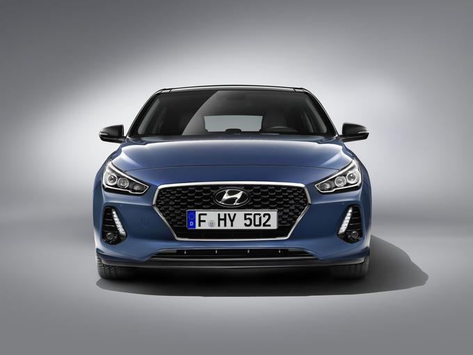 Model i30 je za Hyundai eden najpomembnejših v Evropi. V 25 letih so Korejci v Evropi skupno prodali okrog 400 tisoč avtomobilov. Hyundai stavi na privlačen in vpadljiv dizajn, za katerim stoji oblikovalec Peter Schreyer. | Foto: Hyundai