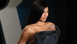 Kylie Jenner lahko zaradi napihovanja premoženja grozi zaporna kazen #video