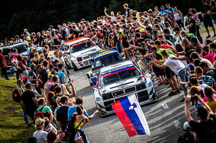 Gorska dirka Lučine | Tako je občinstvo po koncu dirke pozdravilo Milana Bubniča (lancia delta). Zmagal je v državnem prvenstvu, skupno pa premoč priznal le Vladimirju Stankoviču s formulo. | Foto Uroš Modlic